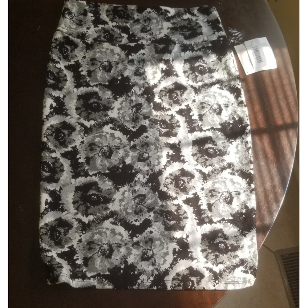 LuLaRoe Cassie 2 for $25